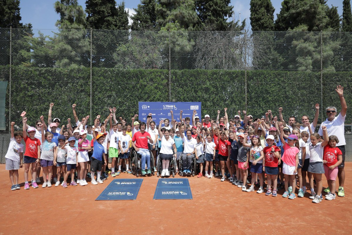 TRAMBcnOpen's tweet photo. Uno de los objetivos más importantes del torneo es transmitir a los más jóvenes los valores del deporte adaptado y la inclusión social. Ellos son el futuro! #TRAMbcnOpen https://t.co/b9hNHuKuSa
