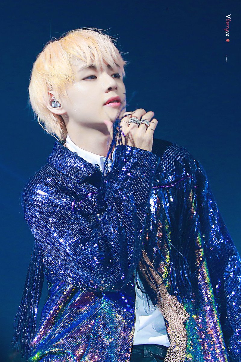 vberryya1230's tweet photo. 180905 la HD 💙ﾍ(;´Д｀ﾍ)💙
#뷔 #태형 #태태 #V #김태형 #방탄소년단 @BTS_twt https://t.co/FkHFEdGxbN