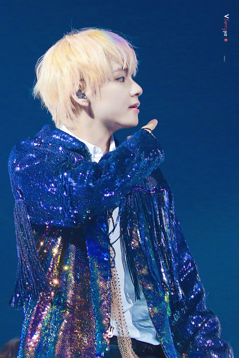 vberryya1230's tweet photo. 180905 la HD 💙ﾍ(;´Д｀ﾍ)💙
#뷔 #태형 #태태 #V #김태형 #방탄소년단 @BTS_twt https://t.co/FkHFEdGxbN