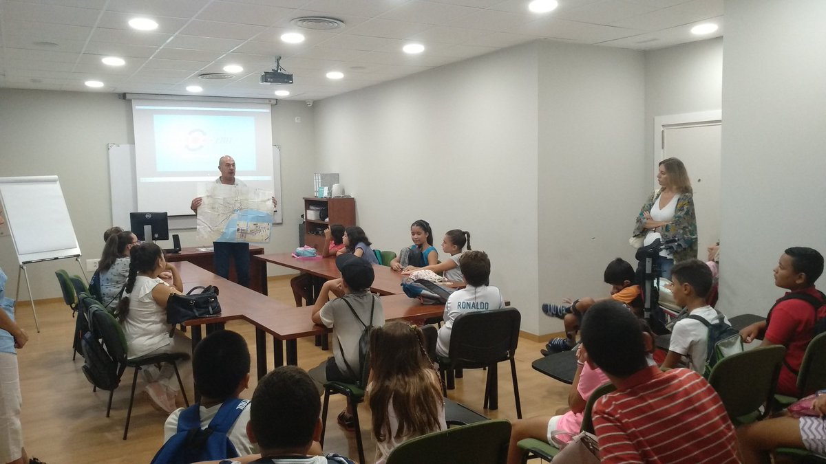 CTMAM's tweet photo. Hoy pasaremos un día muy especial con 30 alumnos del Colegio Público La Paz de #Torremolinos. Visitaremos las instalaciones de la @EMT_Malaga y haremos una visita panorámica por la ciudad de #Málaga en el #BusTurístico @malagatour https://t.co/sJW6QAqny6