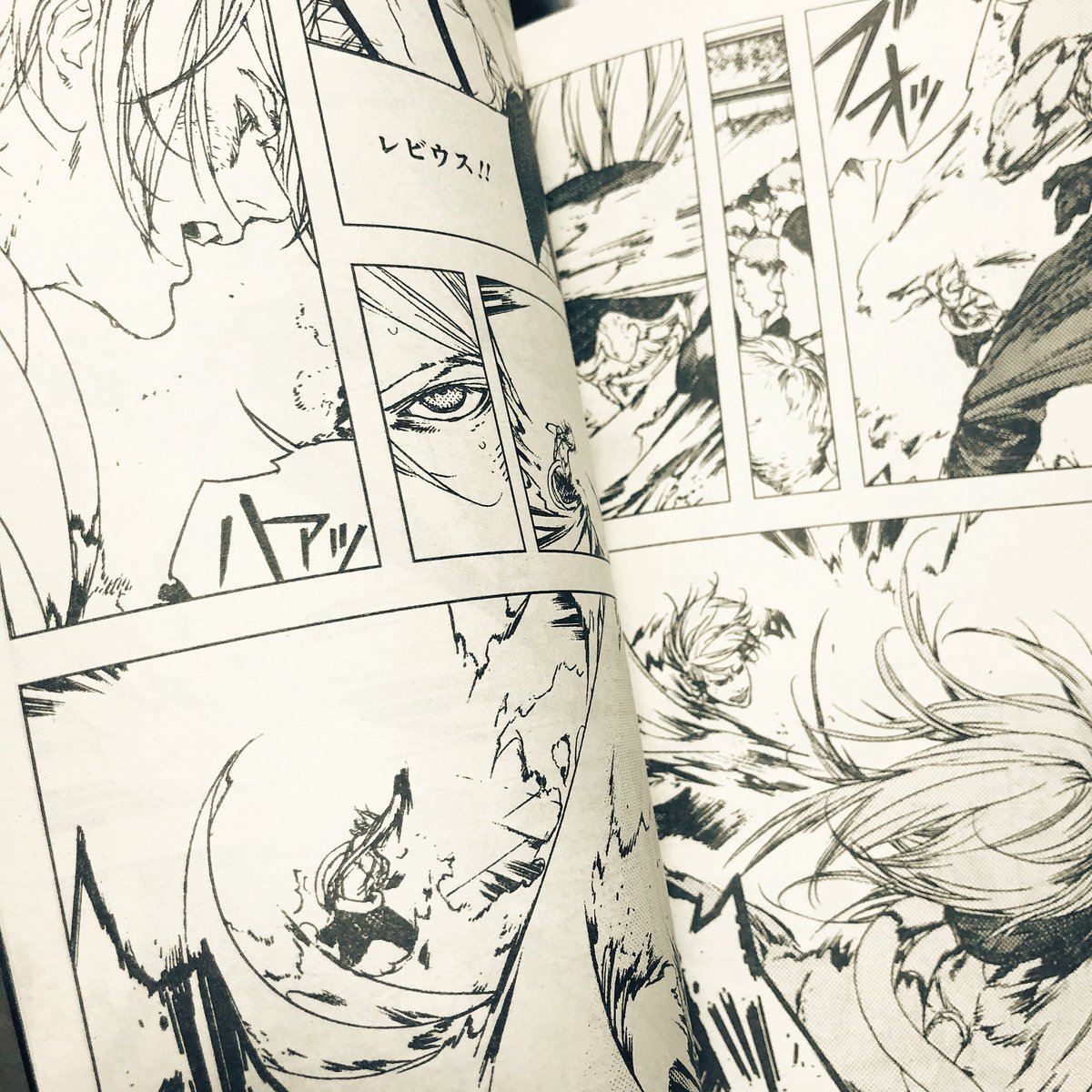 本日19日発売のウルトラジャンプ10月号にLevius/est(レビウス エスト)36話が掲載されています。
お手紙やコメント、いつもありがとうございます!励みになります。
