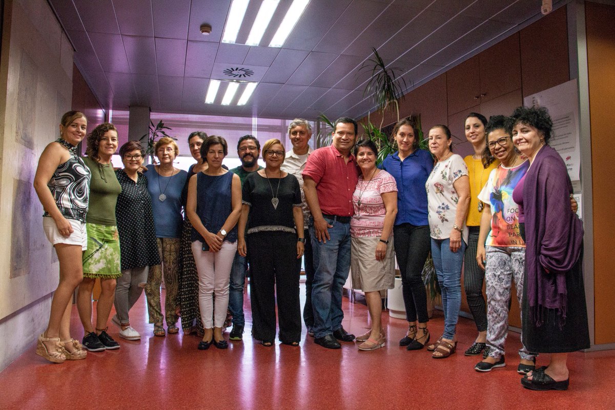 Ingenio_CsicUpv's tweet photo. ➡️10 casos de estudio ➡️13 grupos ➡️7 países distintos, para analizar las formas de interacción entre la universidad y la sociedad civil y su contribución en la mejora de la calidad de vida y el bienestar de las personas #Multibien #UniversidadySociedad #INGENIO #Valencia https://t.co/eVKIjSsDPK