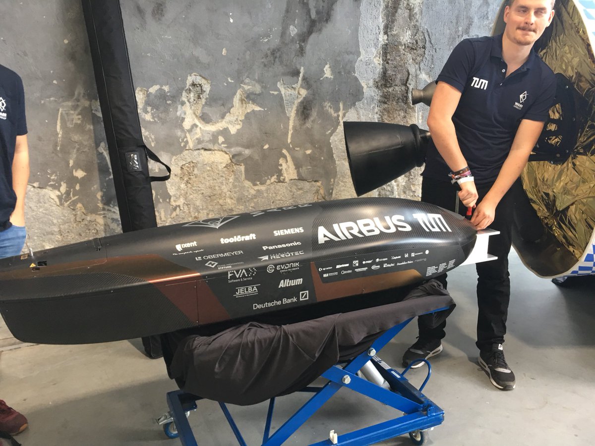 OlivierMartinW's tweet photo. Da ist das Ding! #Hyperloop Team aus #Bayern Starke Performance! #BayernDigital #TUM https://t.co/5P87UJD4bj