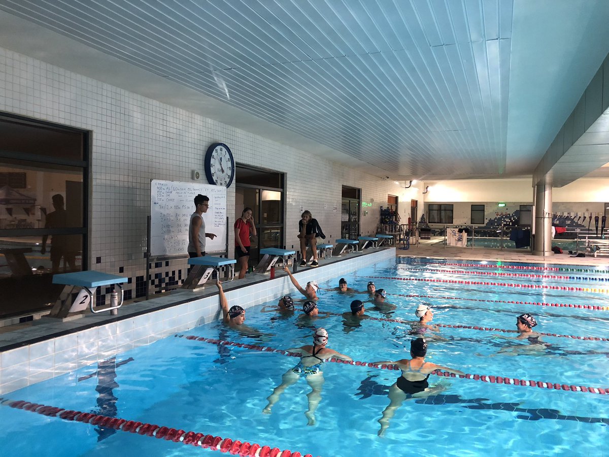 laurenangarola's tweet photo. Our elite swimmers doing a bit of peer-coaching at this morning’s practice! So fun to see these kids sharing their knowledge and experience #LeopardSwim #DAAleopards @gems_daa https://t.co/mzgUPPctzQ