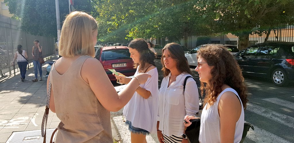 JSASevilla's tweet photo. Las @JSASevilla informamos desde hoy a lxs jóvenes sevillanxs de las ventajas que ofrece la bonificación de matrículas en las Universidades andaluzas. Una apuesta por la igualdad de oportunidades del gobierno de @susanadiaz que solo disfrutamos en #Andalucía https://t.co/Mc8zhP8HDu