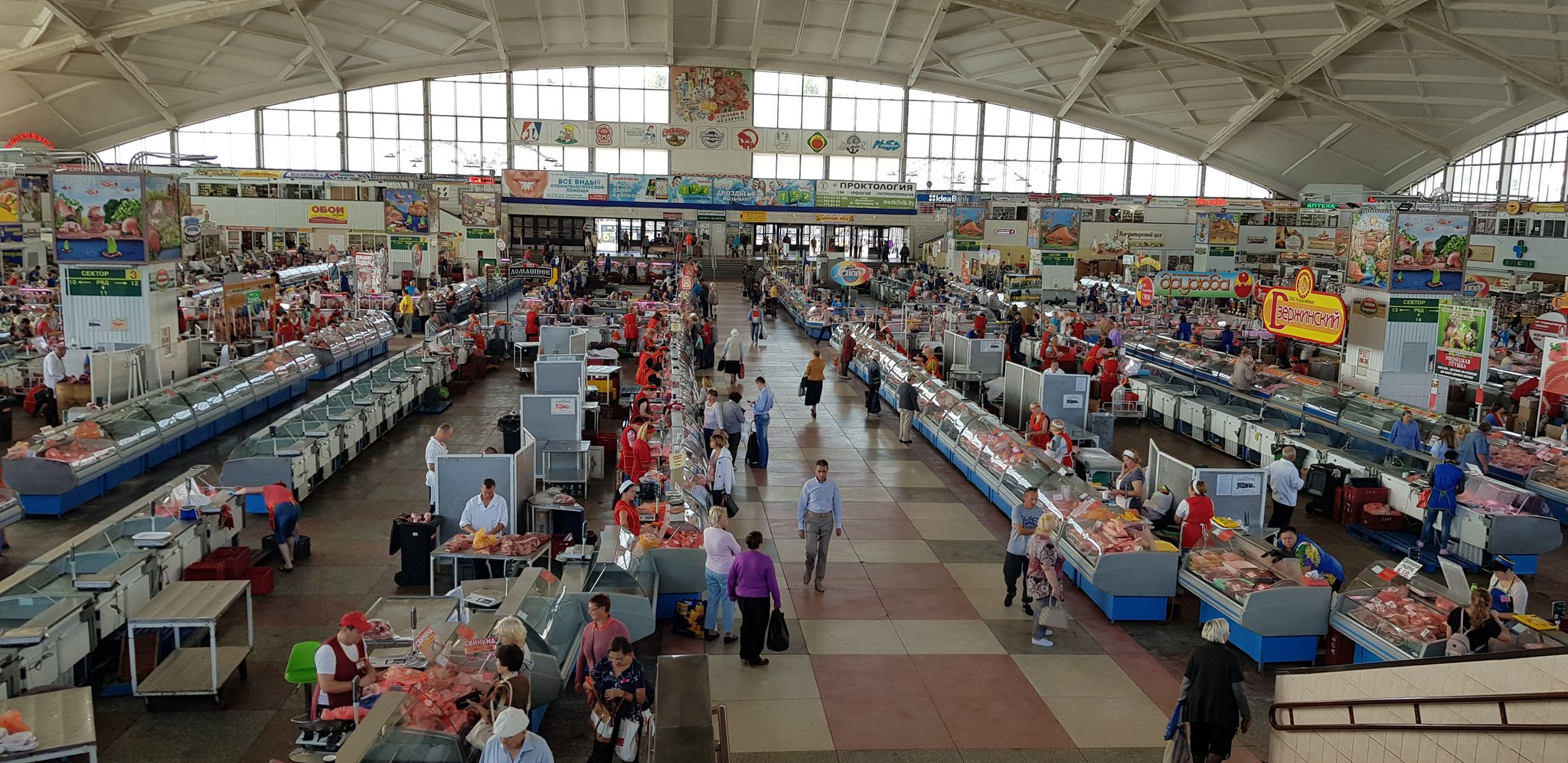 Комаровский рынок внутри