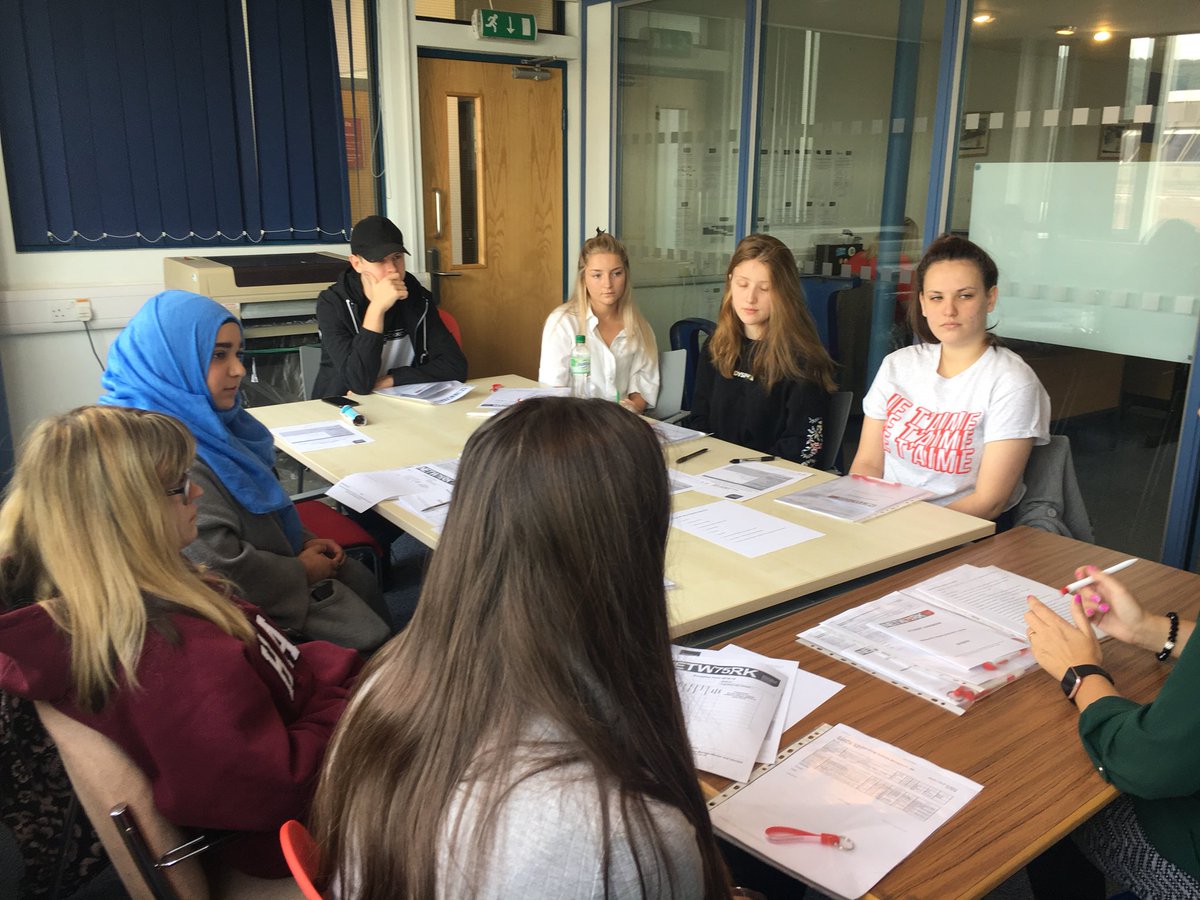 Network75's tweet photo. We were pleased to welcome our first year Business students for induction this morning! #workearnlearn https://t.co/wdDfAx88DW