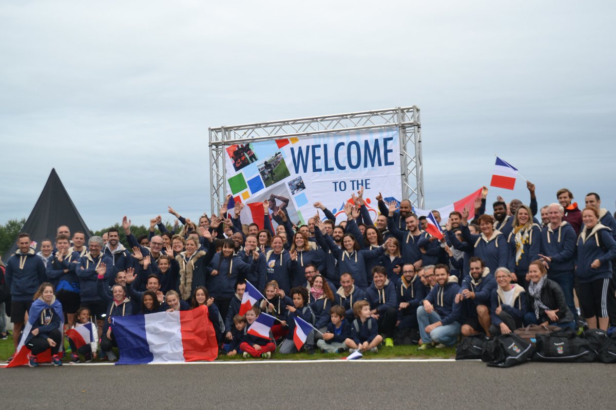 Carglass_France's tweet photo. Une centaine de collaborateurs de Carglass® France se mobilisent pour l’association @AfrikaTikkun qui vient en aide aux enfants d’Afrique du Sud. Ils participent ce vendredi au Triathlon organisé par notre groupe @BelronGroup en faveur de l’association. #Spiritofbelron #SOBC2018 https://t.co/tsdQGrqAZ3