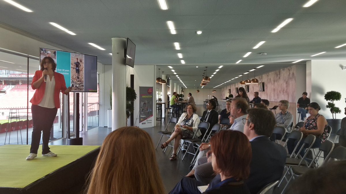 VitagoraGNS's tweet photo. #Appetite2018 Présentation de @SportdietPro : un diététicien du #sport numérique ! #nutrition #FoodTech 🏃 On n'aurait pu rêver mieux qu'un stade pour en parler ! 🏃 https://t.co/N4ULEKCefi https://t.co/8s2gs9hWCl