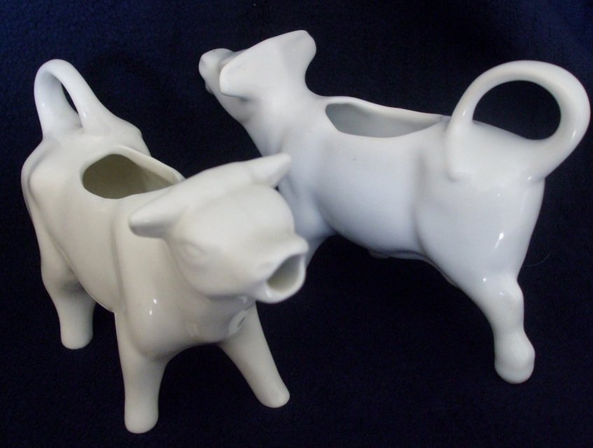 VoltInuOfflclal's tweet photo. Start Your Herd Now With 2 Similar Vintage White Porcelain Cow Creamer Pitchers #CowCreamer #vintage #folowvintage #giftideas #decor #vintagedecor #tableware #etsy #ebay #porcelain #interiors #ornaments #cute #giftideas #gifts #vintagegifts #etsyforall https://t.co/E9nMO1G8v5 https://t.co/aZiRFtAzoz