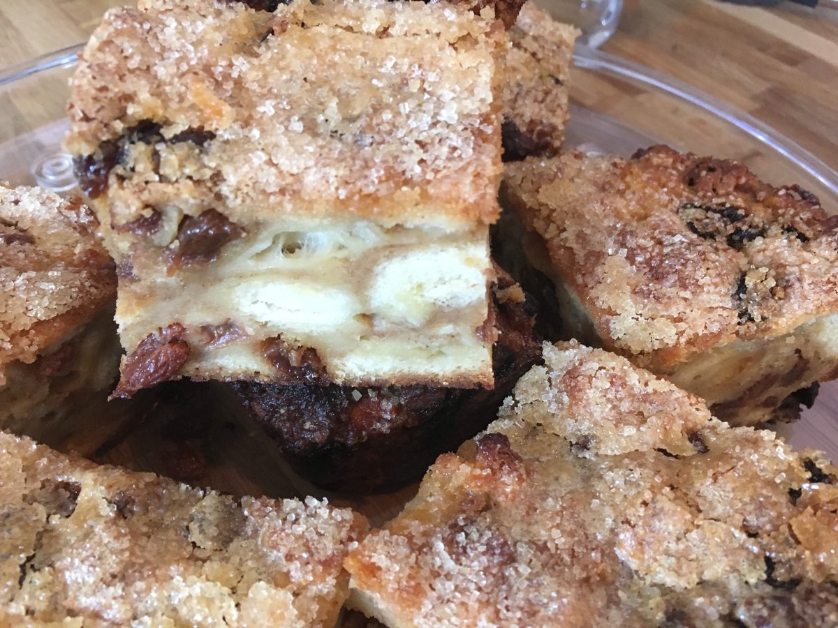 delikitchen2's tweet photo. Market day in Dorchester so why not load the counter with homemade goodies? Cinnamon Buns, Plum Frangipane Tarts and Bread Pudding. Bring on the coachies!!! 😀☕️ https://t.co/20VJfnlJuE