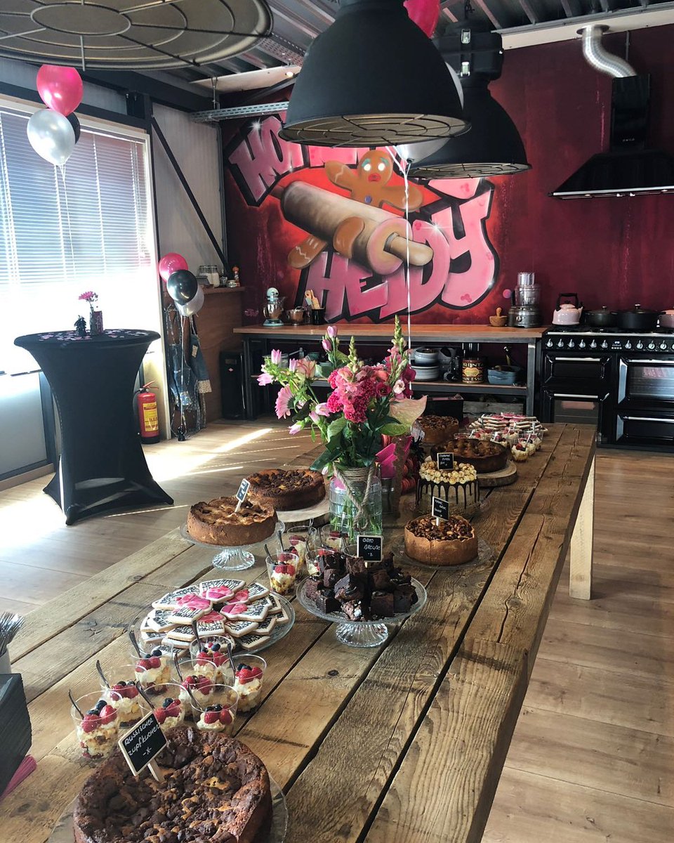 homemadeheidy's tweet image. In love😍 #kookstudio #houten #trots