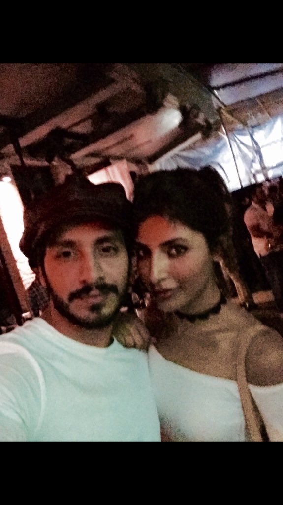 Smayani18's tweet photo. in deep gentle pools
of velveteen and moonlight
i wait in silence for the soft eyed ones
#ParSh
#ParShDil โฅ๏ธ https://t.co/afEVMDdJCj