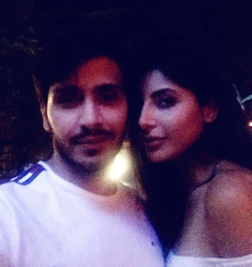 Smayani18's tweet photo. in deep gentle pools
of velveteen and moonlight
i wait in silence for the soft eyed ones
#ParSh
#ParShDil โฅ๏ธ https://t.co/afEVMDdJCj