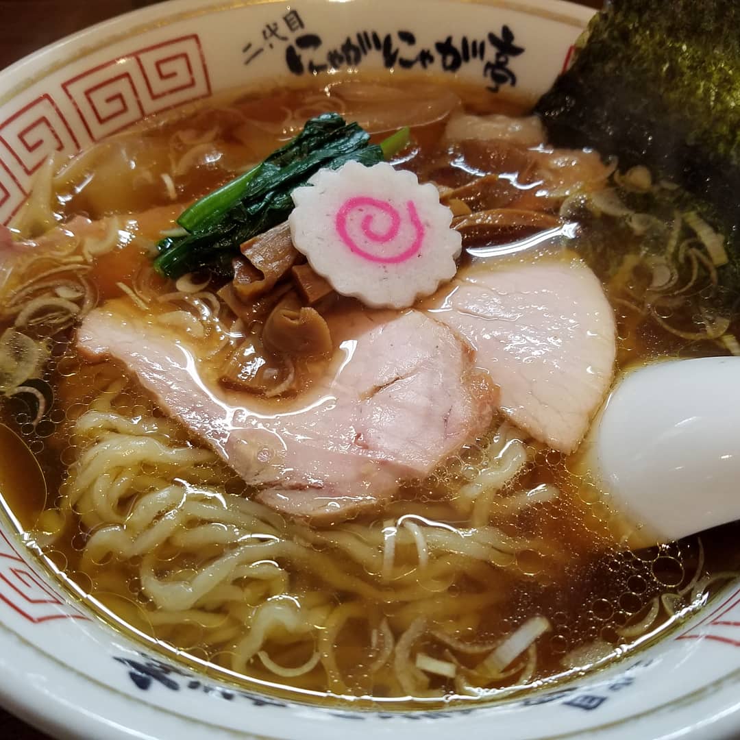 馬上 伸明 二代目にゃがにゃが亭 ワンタンそば 店主の一杯一杯 丁寧に作る後ろ姿に魅了され いつの間にか着丼 手打ちの麺 三種類のチャーシュー ツルッとモチッとのワンタン 美味いです ー ﾉ 月末までに もう一回食べに来よ 二代目