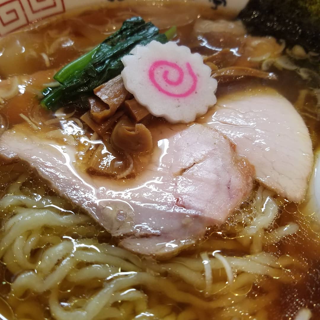 馬上 伸明 二代目にゃがにゃが亭 ワンタンそば 店主の一杯一杯 丁寧に作る後ろ姿に魅了され いつの間にか着丼 手打ちの麺 三種類のチャーシュー ツルッとモチッとのワンタン 美味いです ー ﾉ 月末までに もう一回食べに来よ 二代目