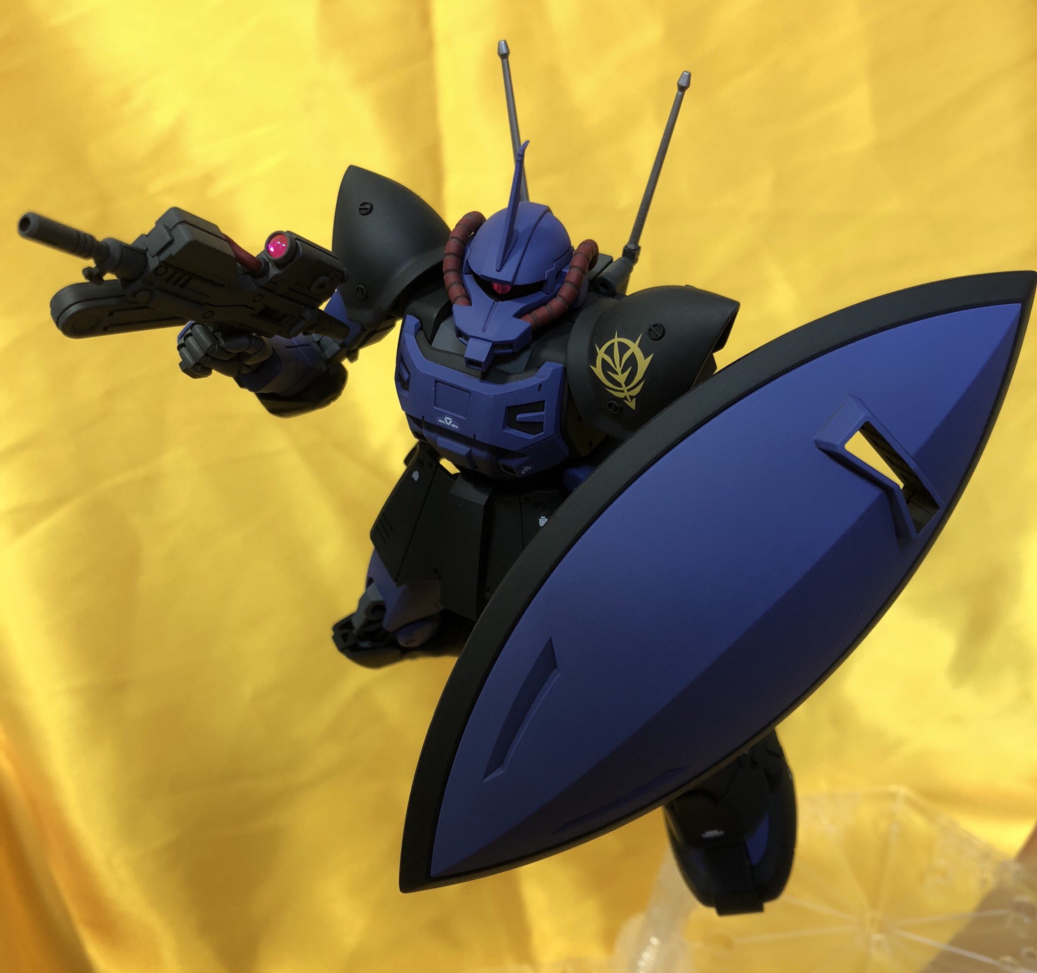 オオハシソウイチロウ ガンプラ アクトザク マレット サンギーヌ Hgアクトザク完成しました マレット 用と言う事で作ったんですが マレット用のは肩とか胸部形状が違うみたい でもps4のゲームでは水色だったりする位だから それ位の違いは許容範囲
