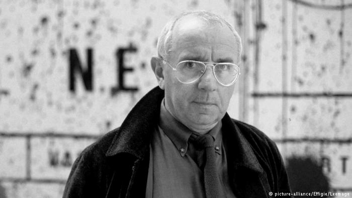 asastudio_it's tweet photo. “Si inventer la substance, c'est indirectement inventer l'accident, plus l'invention est puissant, performante, et plus l'accident est dramatique.” Paul #Virilio was a very original sociologist, urban planner and philosopher that Asastudio has always read very carefully. Thread. https://t.co/VDpIZa2lMD