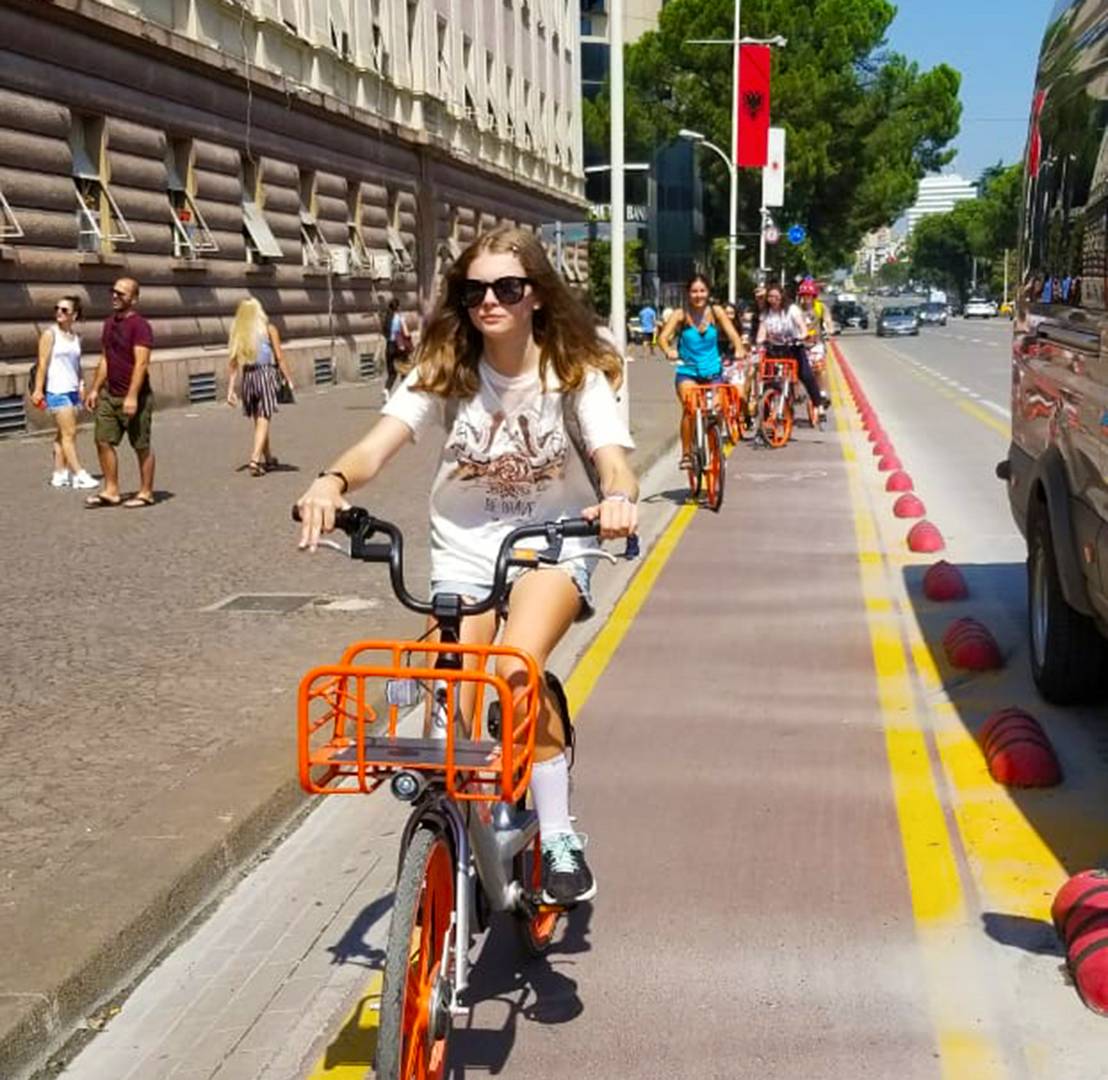 MobikeAL's tweet photo. 'E vetmja gjë që më bashkon realitetin shkollor që sapo filloi dhe realitetin e pushimeve që sapo përfundoi...është #mobike. Ndaj nuk do e lëshoj"🙈🙈
.
.
.
#pedalojgjithmonë #tiranaportokalli #albania #bemobiker #letsmobike https://t.co/4yyYRylchX