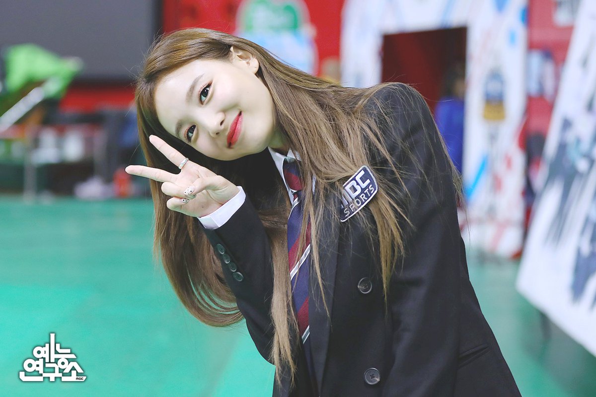 MBC_entertain's tweet image. 심장 제세동기가 무슨 소용이야.. 피라미드에 묻혀 있던 투탕카멘 심장도 다시 뛰게 만들 트둥💖
#2018아육대 #아육대 #트와이스 #나연 #다현 #채영 #쯔위 @JYPETWICE