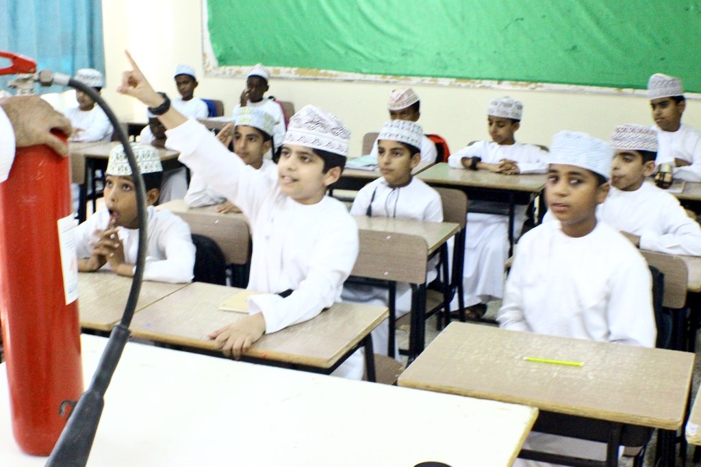 قدم مشرف الأمن بالمدرسة حملة توعوية للطلاب حول كيفية استخدام طفاية الحريق