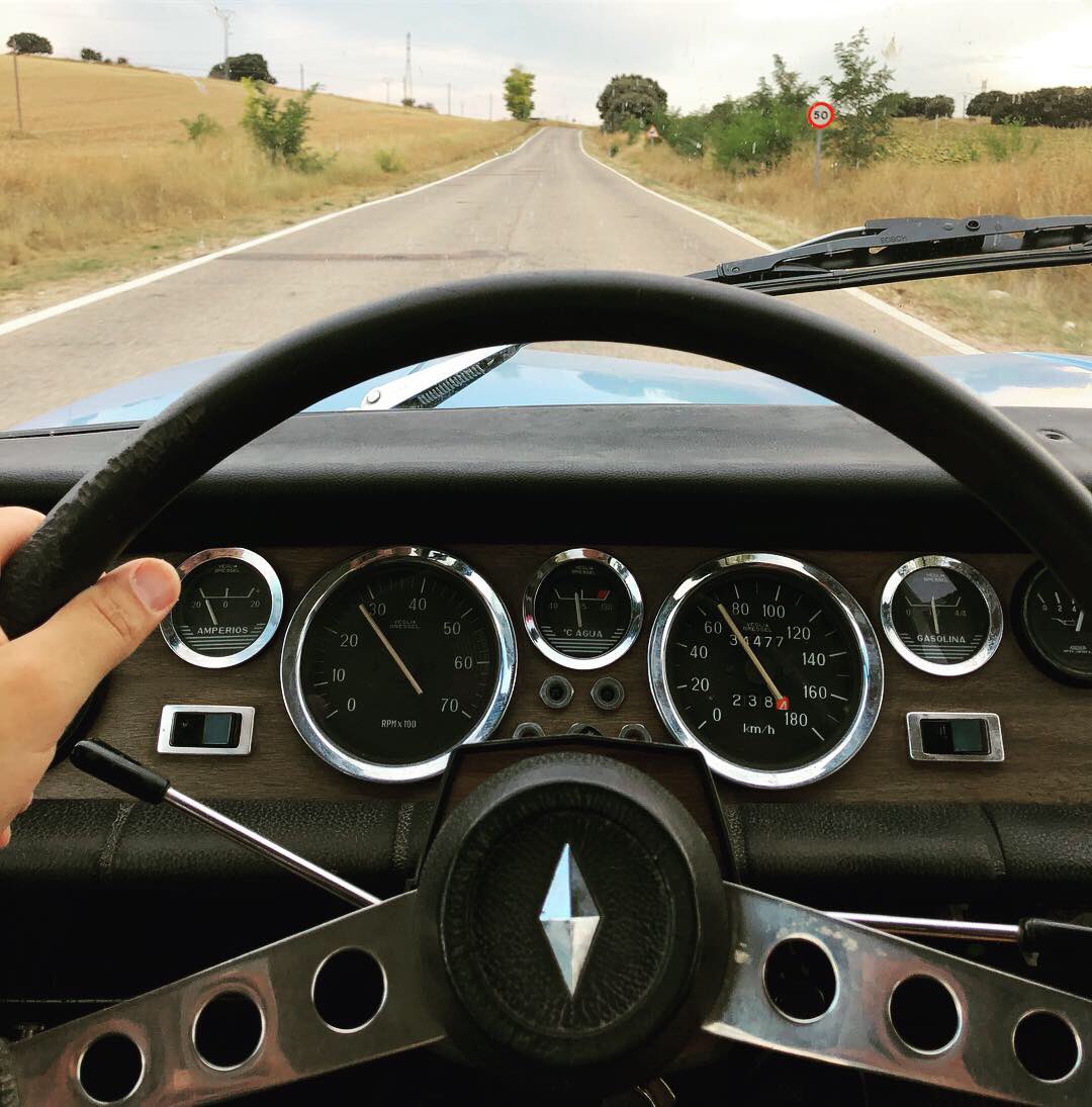 dribe_'s tweet photo. Carreteras secundarias y un buen clásico. Nada más se necesita para unas horas de felicidad.
#renault8ts #r8ts #r8 #renault8 #renaultclassics #renaultclasicos #cochesclasicos #fasa #fasarenault #classiccars #lifeoncars https://t.co/ZUR1D26Txv