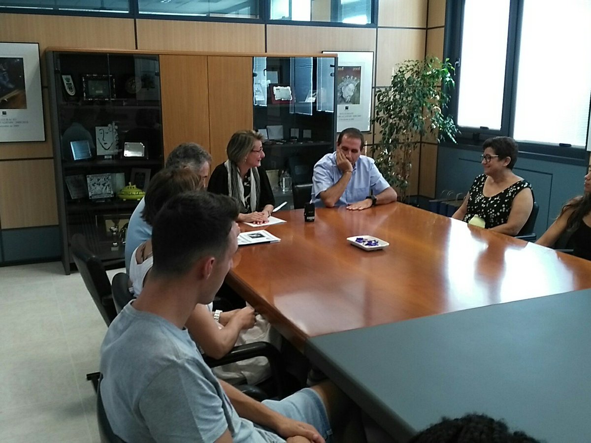 Recepció de la rectora <a href="/EvaAlconUJI/">Eva Alcón UJI</a> als esportistes i entenadora/professora de l'@UJI_noticies  que han aconseguit grans actuacions aquest estiu.#esportisteselit <a href="/BHFHeptathlon/">Barbara Hernando</a> <a href="/EricPN93/">Eric Peñalver</a>  <a href="/osarumen95/">osarumen95</a> <a href="/ptorrijos916/">Pablo Torrijos</a> <a href="/sastre/">Mary Ellen Sastre</a>