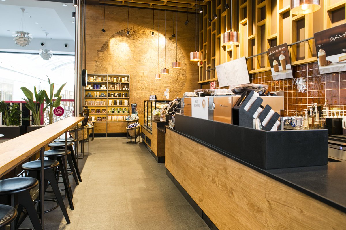 starbucks_es's tweet photo. ¡Ya hemos abierto en Nevada Shopping! Os esperamos desde ya en nuestra nueva tienda para celebrar la llegada del otoño con un #PumpkinSpiceLatte! #StarbucksenGranada https://t.co/Se0koyJvtD