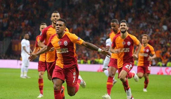Galatasaray dün akşam birçok ilke imza attı!⚽️

aberin içeriğini okumak için tıklayınız👉vitrabet.tv/haber/galatasa…

#Galatasaray #GS #GalatasarayAilesiTakiplesiyor #GALATASARAYlılarTakiplesiyor #GüncelHaber #CanlıHaber #SporHaberleri #CanlıMaçİzle #Kesintisizİzle #Vitrabettv