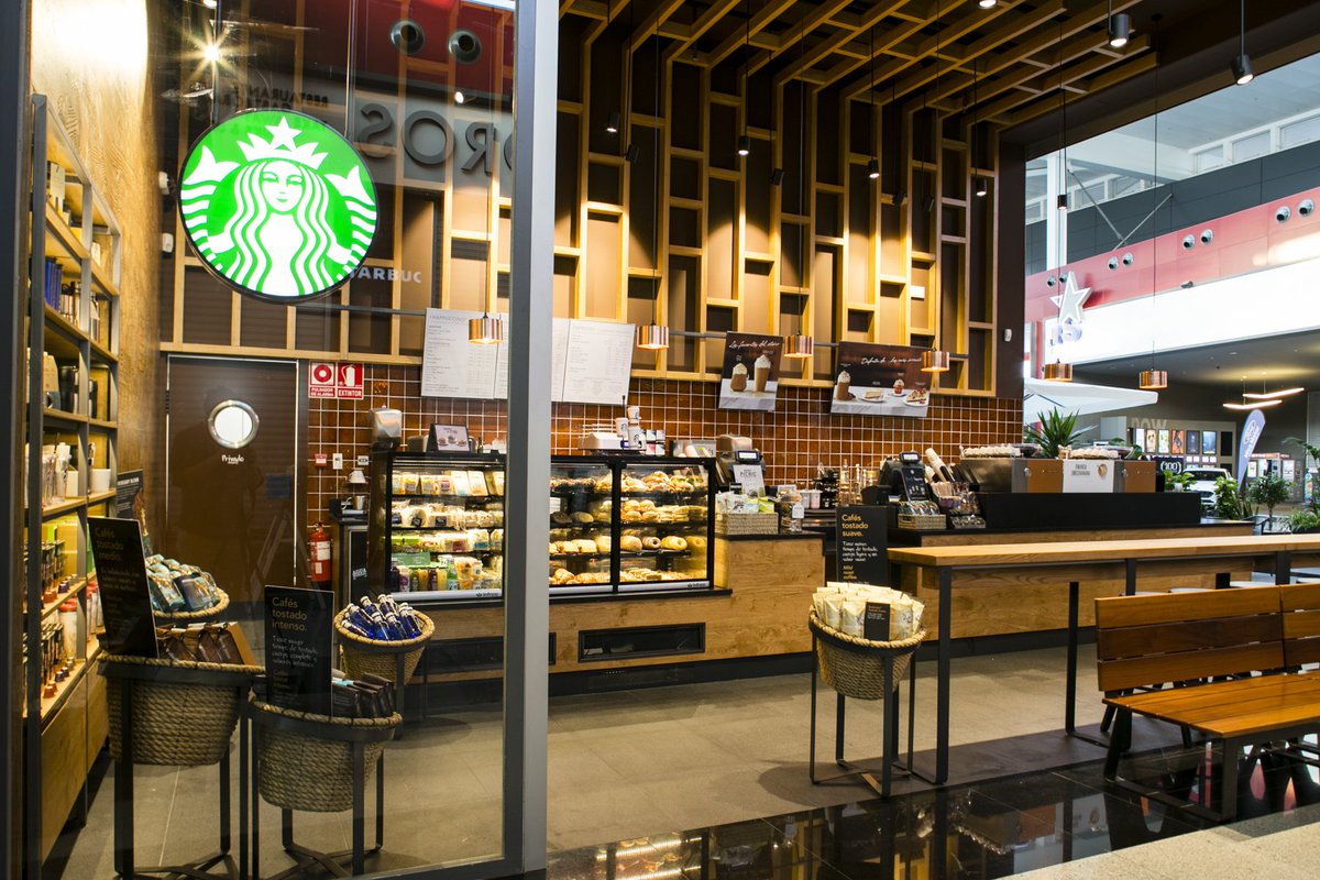 starbucks_es's tweet photo. ¡Ya hemos abierto en Nevada Shopping! Os esperamos desde ya en nuestra nueva tienda para celebrar la llegada del otoño con un #PumpkinSpiceLatte! #StarbucksenGranada https://t.co/Se0koyJvtD