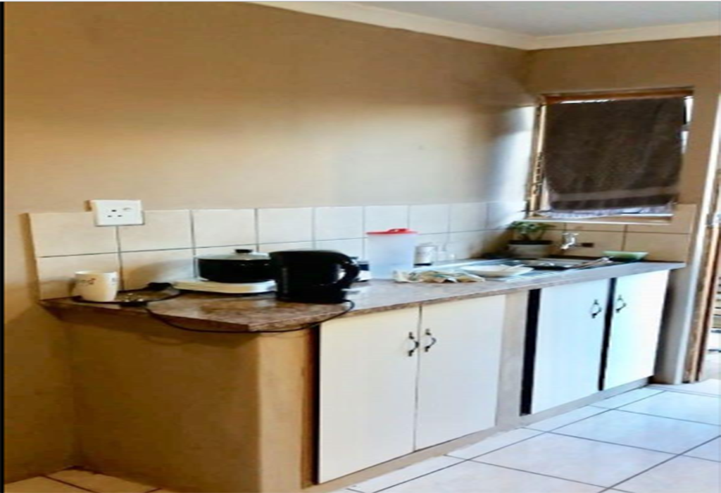 propertInSA's tweet photo. 5 Bedroom House for Sale in Waterloo
This is a 5 bed house with 3 baths located above road level. It's occupied by tenants with an income of R 9000.00 It's next to prime amenities, local sports center, walking distance to a local school and shopping mall.
https://t.co/ney8JJjXF3 https://t.co/cTYYIC1KW3