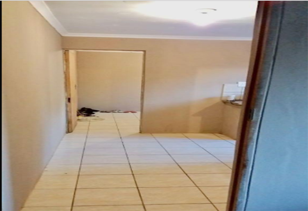 propertInSA's tweet photo. 5 Bedroom House for Sale in Waterloo
This is a 5 bed house with 3 baths located above road level. It's occupied by tenants with an income of R 9000.00 It's next to prime amenities, local sports center, walking distance to a local school and shopping mall.
https://t.co/ney8JJjXF3 https://t.co/cTYYIC1KW3