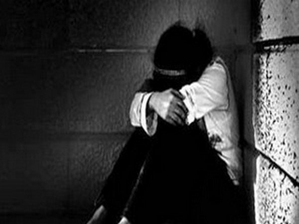 WebduniaTelugu's tweet image. #RTCdriver మత్తుమందు కలిపిన కూల్ డ్రింక్స్ తాగించి.. ఆర్టీసీ డ్రైవర్ అత్యాచారం.. ఎక్కడ? #woman, #RTC #employee, #CoolDrinks goo.gl/7HpQ69