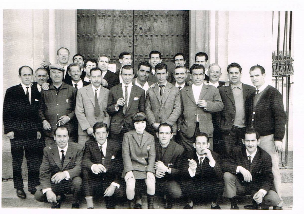 ¿Momento de retomar el expediente de calle a capataces Sáez? Durante décadas formaron cuadrillas de personas de toda condición, a los que ayudaron, con los jornales de faeneros, a mantener a sus familias. 👇Hilo👇
<a href="/ayuncordoba_es/">Ayuntamiento Córdoba</a> <a href="/IUCordoba/">IU Córdoba🔻</a> <a href="/psoecordoba/">PSOE-A Córdoba❤</a> lavozdecordoba.es/actualidad/201…