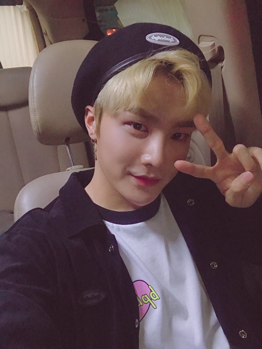 lex_hmin's tweet photo. What’s that? Lex is gonna be on #showchampion #curtaintalk today? 오늘 #쇼챔피언 #커튼톡 본방사수 하실거죠?☺️ #빅플로 #렉스 https://t.co/70hEWiNT9C