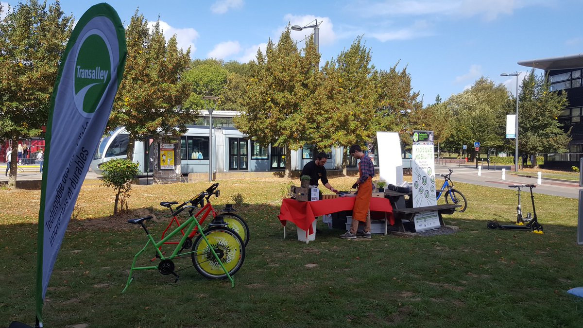 km_transalley's tweet photo. Envie d'un petit #smoothie ? Venez pédaler sur notre animation #mobilites douces, #covoiturage #passpass, Kiosque Mobilité et concours #startupinmotion. RDV campus Mont-Houy face ISTV2 et RU2 cc @istvalenciennes @ENSIAME @IUTValenciennes @UphfOfficiel #fsms #fllash @FdegUvhc @iae https://t.co/3V7Bg1r4PZ