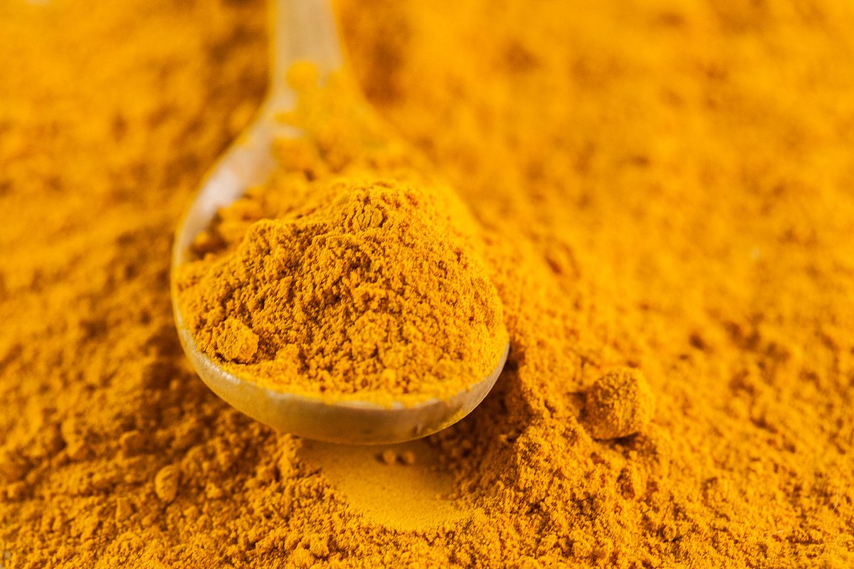 CurcuminShop's tweet photo. Positive side effects of turmeric:
It’s anti-inflammatory
can relieve pain
improves liver function
may help reduce the risk of cancer
can aid your digestion

Negative side effects:
It can upset your stomach 
thins your blood 
stimulate contractions 

https://t.co/FluxEK95bI https://t.co/Kzq2OOFRT5