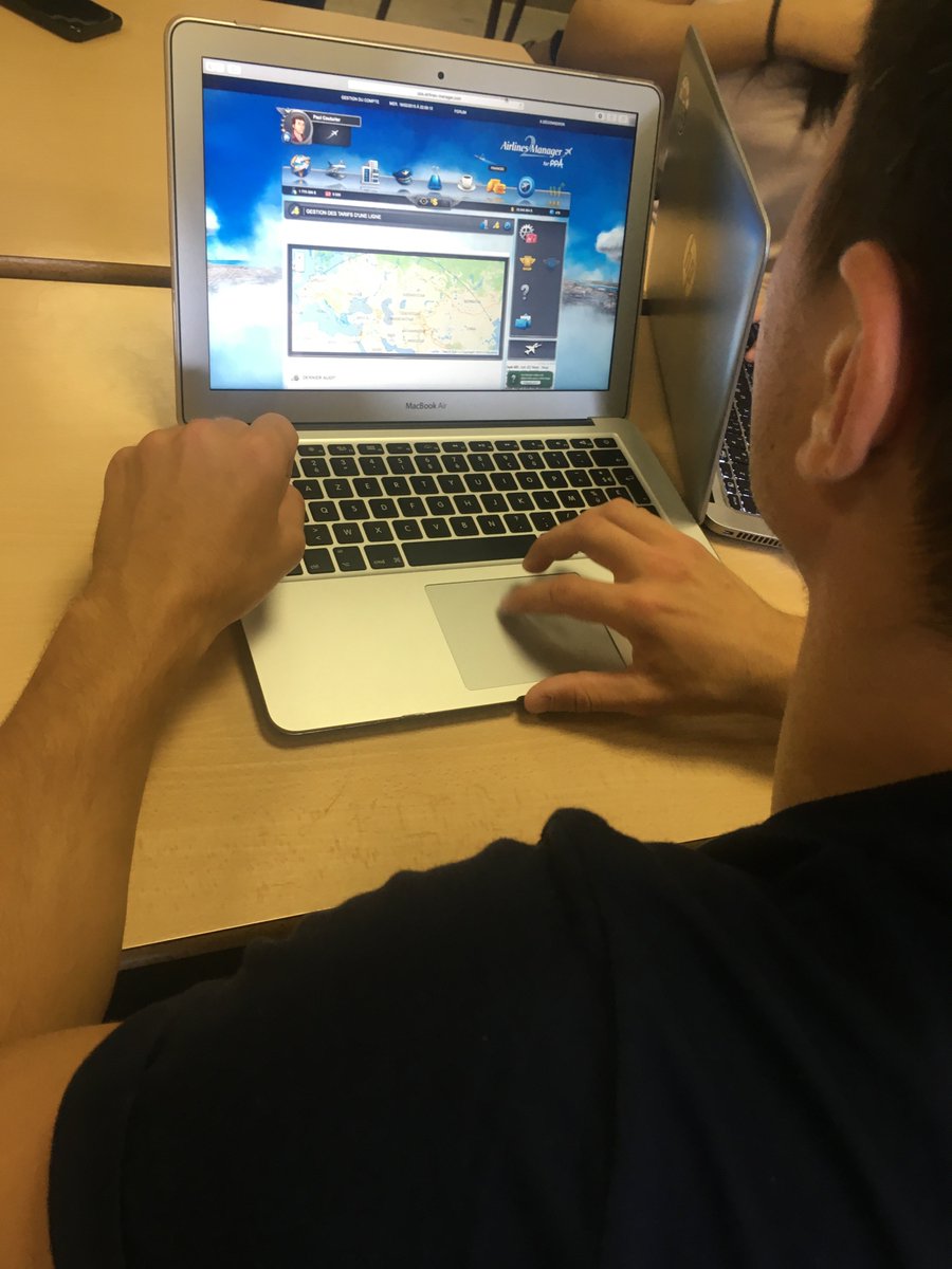 RScape5's tweet photo. R'scape's team works on a new strategy ! 🗣️
Don't forget, you can join us at : mathildeprs@hotmail.fr 
#AM2PPA #AirlinesManager #BusinessGame https://t.co/jG9SzPB6Y1