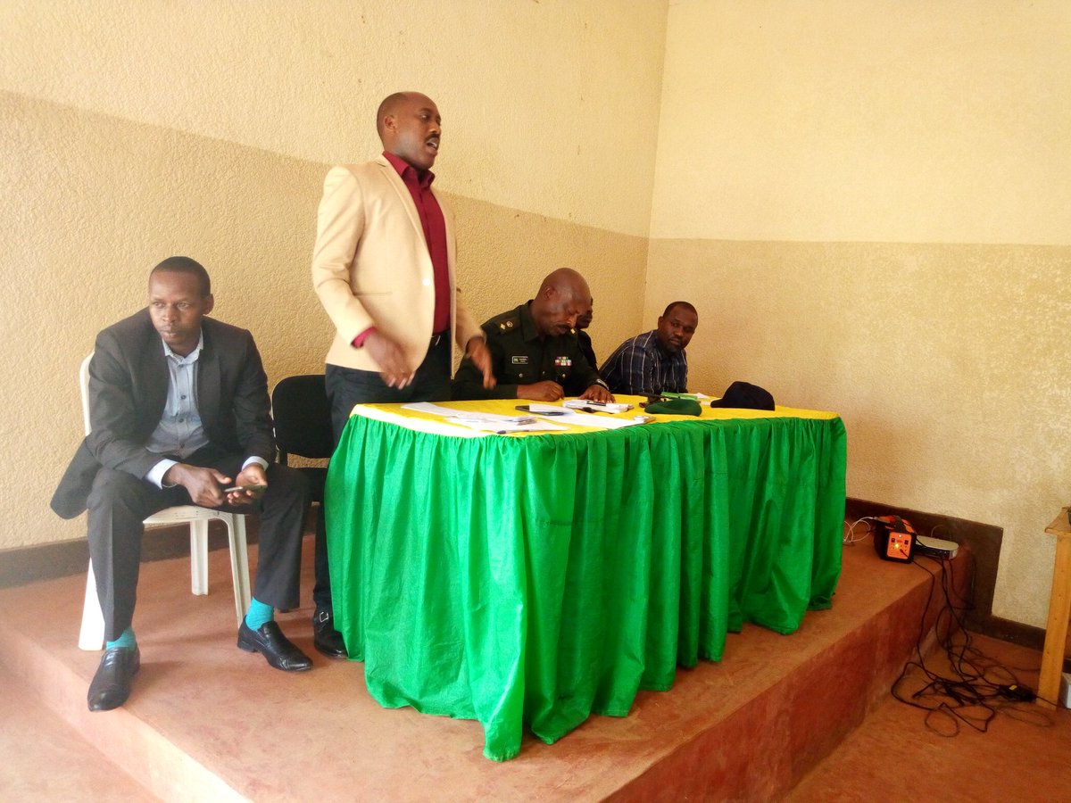 SectorMugombwa's tweet photo. Kuri uyu wa kabiri tariki ya 18/9/2018,Abakozi b'umurenge basinyanye imihigo n'umunyamabanganshingwabikorwa w'umurenge wa #Mugombwa @GisagaraDistr @RwandaSouth https://t.co/8Ao6HxazB8