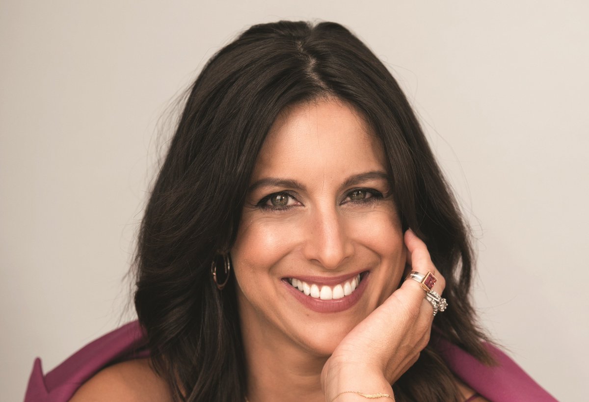 IrishCountryMag's tweet photo. Check out the behind the scenes video of our cover shoot with @KennedyLucy https://t.co/71eaLJH6Pu https://t.co/aMAZ1pCeKU