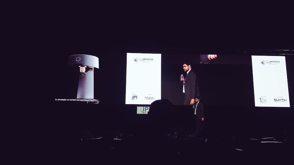 Présentation d’ORKESTRA sur le salon <a href="/SwitchSingapore/">SWITCH SINGAPORE</a> avec <a href="/InVivoQuest/">InVivo Quest</a> ! La technologie française en Asie ! 🇫🇷 #technologie #mixologie #Cocktails #kuantom