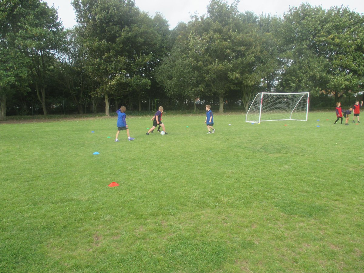 BeaconAcad's tweet photo. Year 4 enjoyed a super #PE lesson today, using their tactics and running skills @JBSportCoaching . What an amazing work out we all had - adults included! #activeburst https://t.co/rI8fBa2IUX