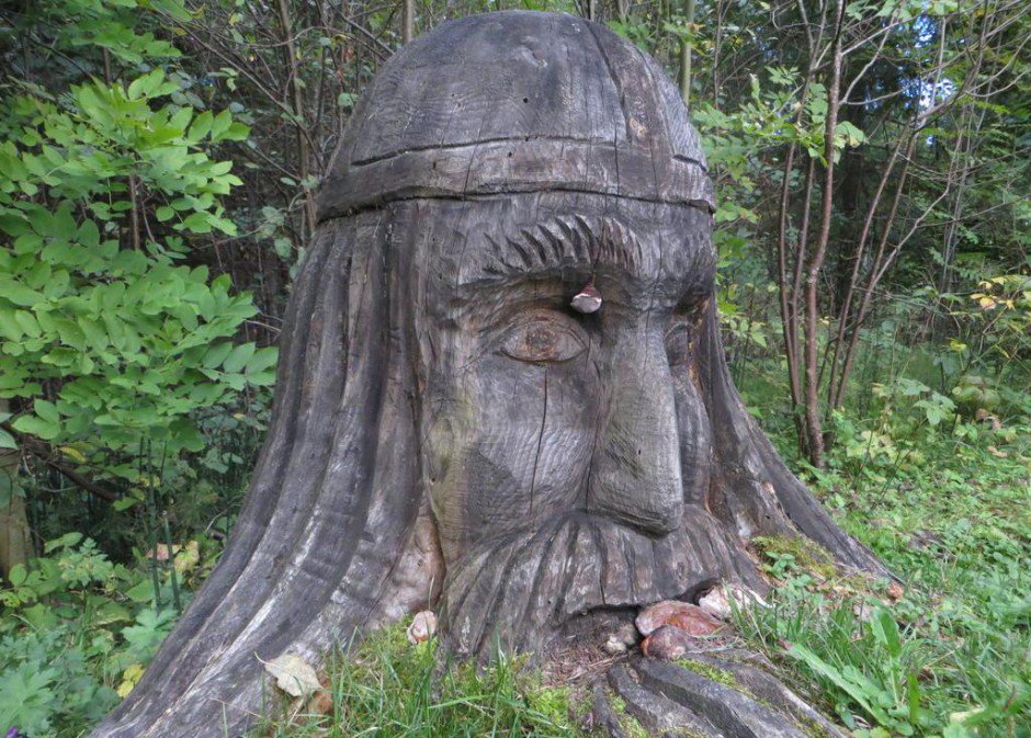 EPaganism's tweet photo. The wood-carved face of Lembitu, the 13th century #Estonian Pagan king who defended his homeland against christinization during the Baltic crusades. #Finno-#Ugric #Paganism #Estonia https://t.co/p8MKzzDqw9