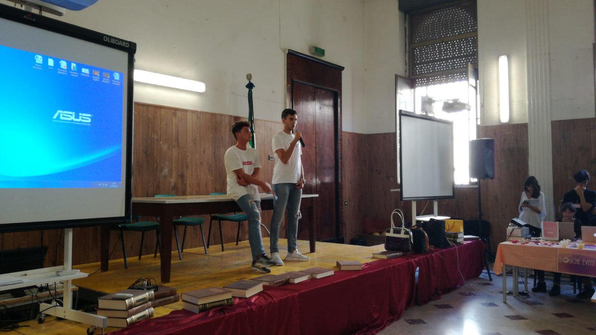 StudentsLabIta's tweet photo. #Oggi #19settembre in #diretta dall'Istituto Corbino per la competizione locale #studentslab #Siracusa...
i ragazzi si presentano alla giuria
Ringraziamo:
dr. Pavano_ Commercialista e Imprenditore di "Heart&food" e "Madeinnsicily"
dr. Maltese_Imprenditore di "Bellamia"
#staytuned https://t.co/RS8FnZFXvC