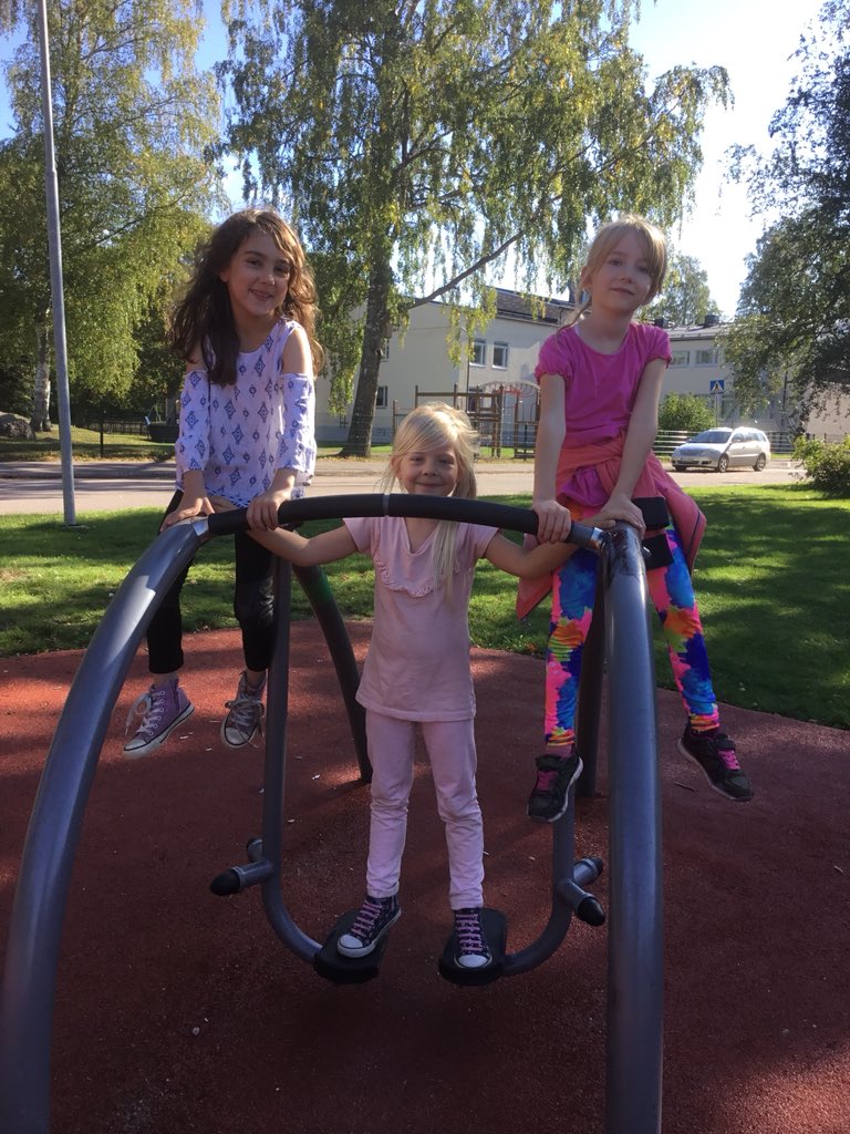 katarinaskolan's tweet photo. Ettorna fortsatte sin utedag i parkourparken! https://t.co/N60W0io3ju
