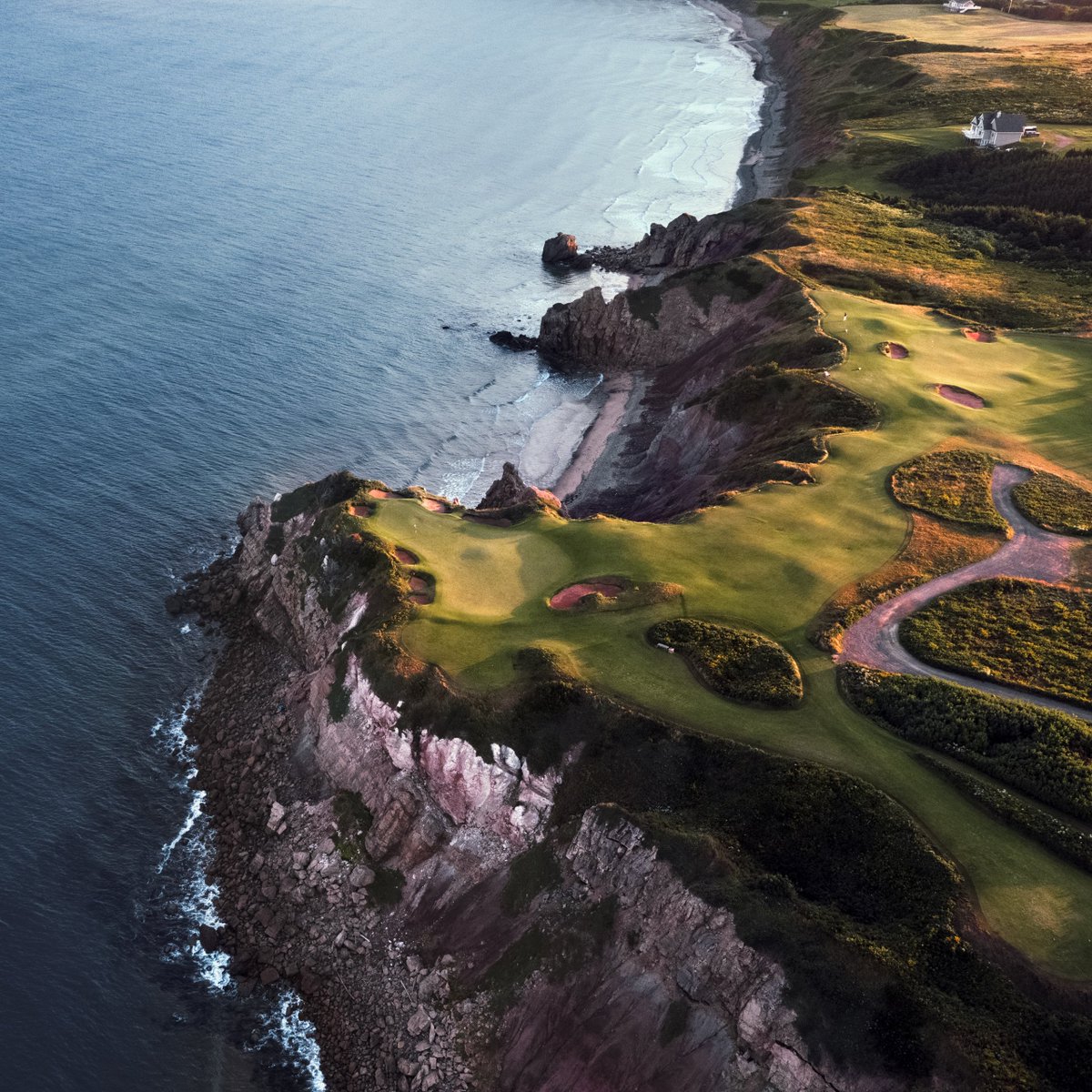sjoman_jacob's tweet photo. This week I am visiting @cabotlinks and I have to say I am completely blown away by these 2 courses that you can play here. #golf #golfcourse #golftravel #golfdigest #canada https://t.co/YJl1LCZLGP