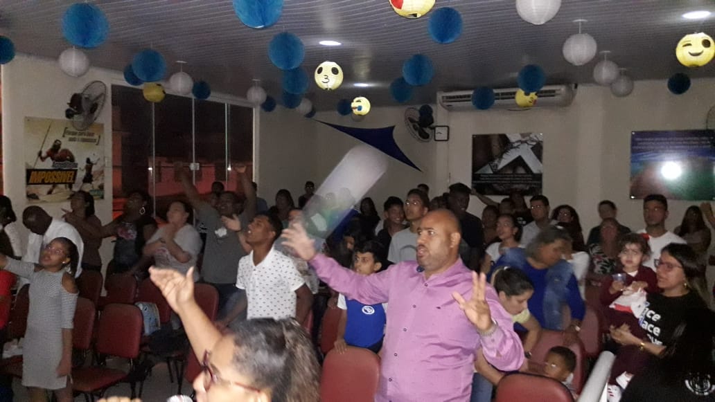 Jesusvive01's tweet photo. Face a face com Deus ontem , Deus trabalhou tremendamente naquele lugar como vem trabalhando todos os face a face ❤ https://t.co/x6MW5URBHF