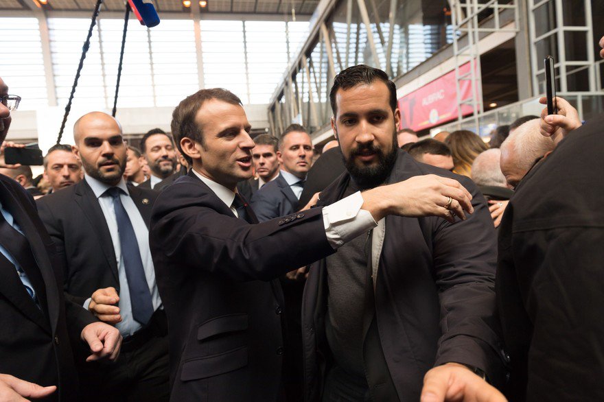 Dadoudidonk's tweet photo. #Benalla sous serment : "Je n'ai jamais été le garde du corps d'Emmanuel Macron".

Super. Ça fera donc 75 000 euros et 5 ans de prison. 
Au plaisir. 

#parjure https://t.co/pa9lmUpdwt