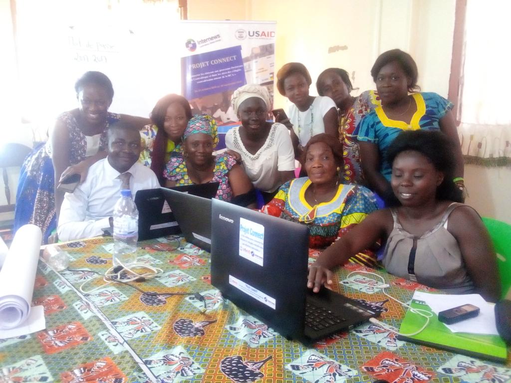 sole_stevy's tweet photo. #Centrafrique: en images l'ambiance de la formation des femmes journalistes sur les reseaux sociaux. #RCA236 https://t.co/zrvwdQ57Dy