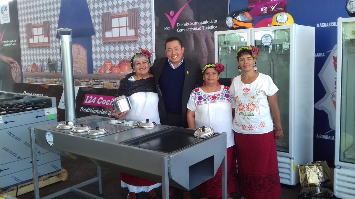 TurismoCelaya's tweet photo. Felicitamos enormemente a los celayenses acreedores de las distinciones obtenidas en el @PGBicentenario en la IV Entrega del premio Guanajuato a la Competitividad Turística 👏👏 #TurismoCelaya https://t.co/Jswbl7o5dI